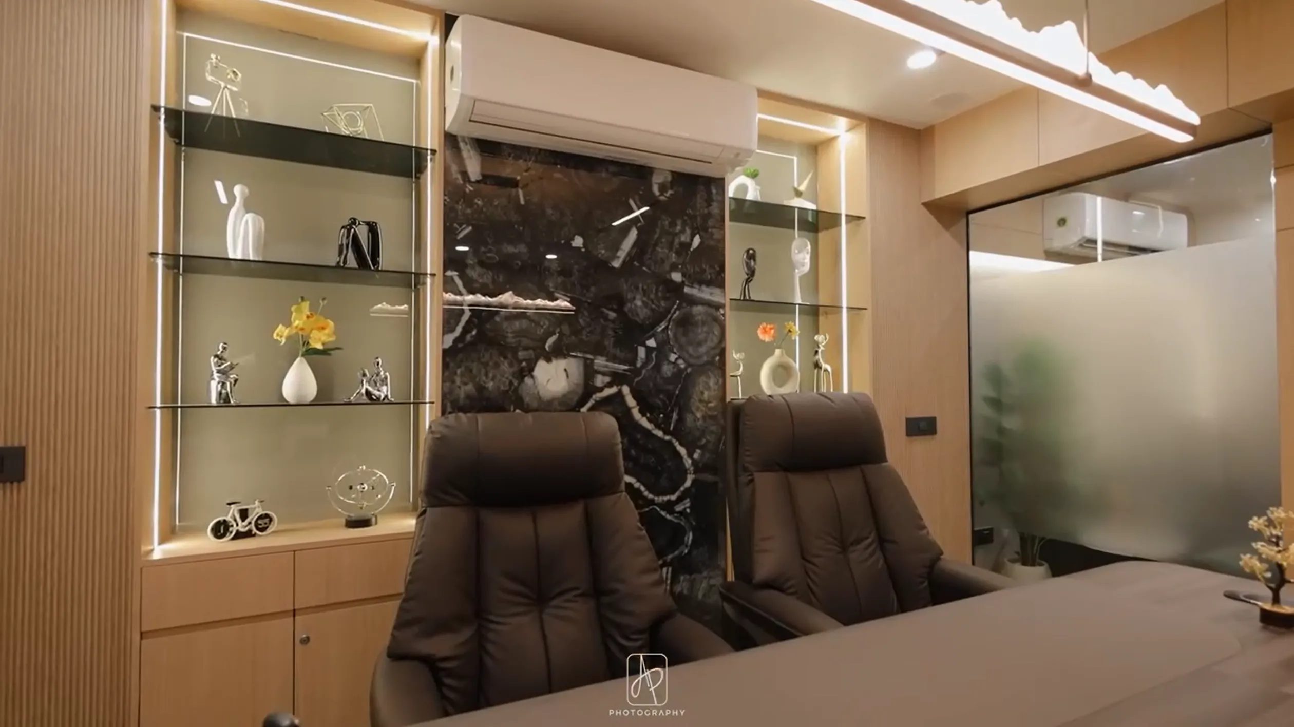 Executive office furniture in WINASA Ceramica headquarters