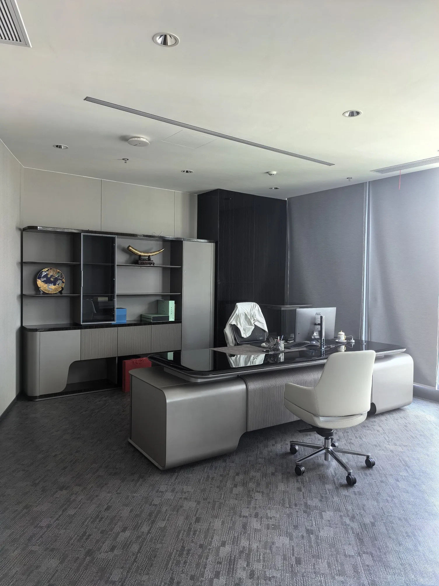 Modern Manger office with custom office furniture